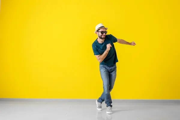 Where do dads go to dance on Father's Day?