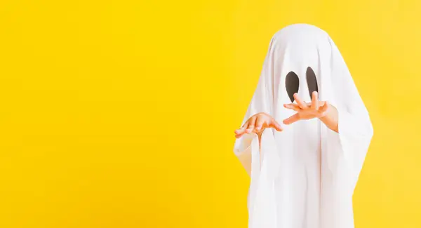 What does the ghost say when she greets her boyfriend?
