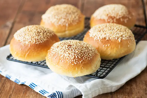 What did the bun do when its plans suddenly changed?