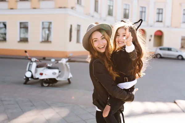 What's a mom's favorite headwear?