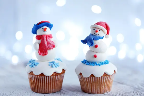 What ingredient does a snowman always use for baking? 